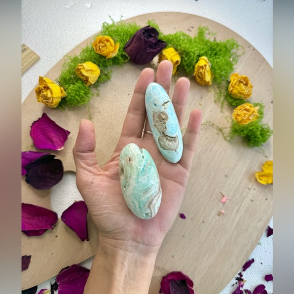 Blue Caribbean Calcite (one) - Picture 6 of 6